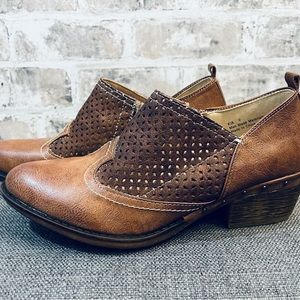 Boutique By Corkys Women’s Kia Brown Faux Leather Western Ankle Booties Size 9.